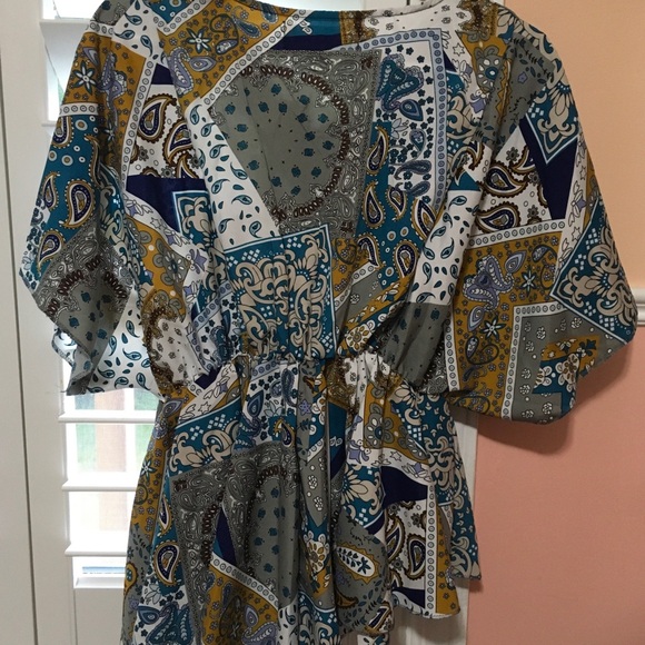 Cherie Bliss Flowing Asymmetrical Blouse. Geometric Print
Onesize fits most US14 - Picture 7 of 10